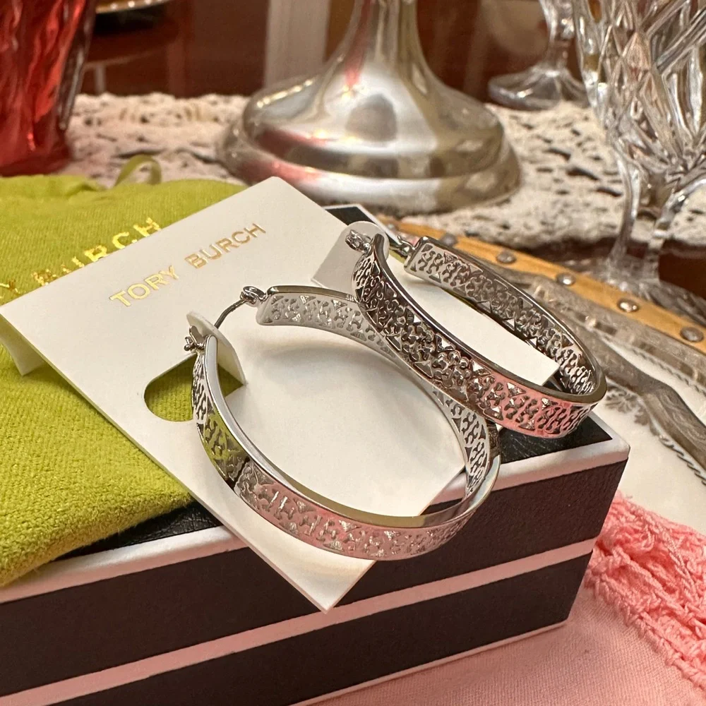 Tory Burch Large Silver Kinsley Hoop Earrings NWT‎